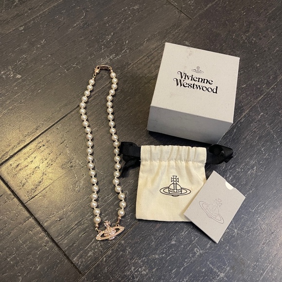 Vivienne Westwood Jewelry - VIVIENNE WESTWOOD mini bas relief pearl chocker full set rose gold HTF